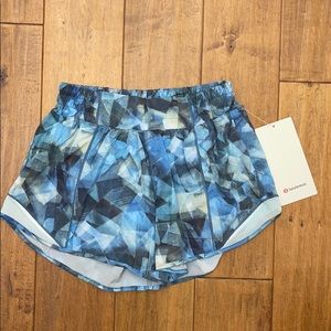 Lululemon hotty hot LR short 4” lined